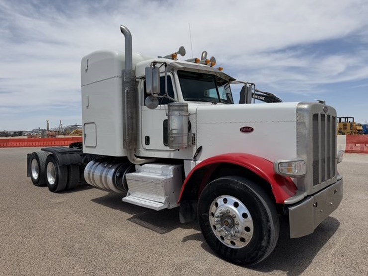 2015-peterbilt-388-image-3