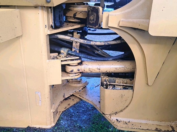 caterpillar-928g-image-24
