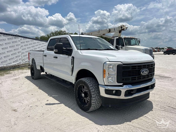 2023-ford-f250-image-2