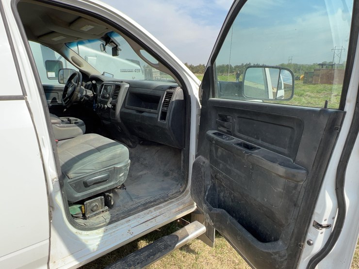 2014-dodge-3500-image-16