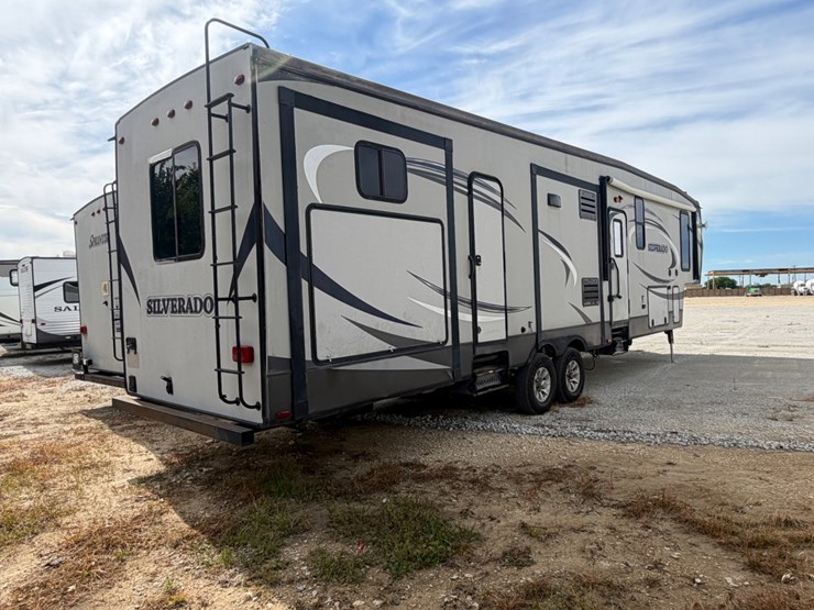 2015-silverado-5th-wheel-image-5