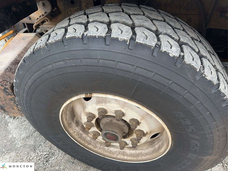 2016-freightliner-114sd-image-9