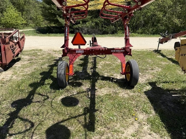 new-holland-1225-image-7