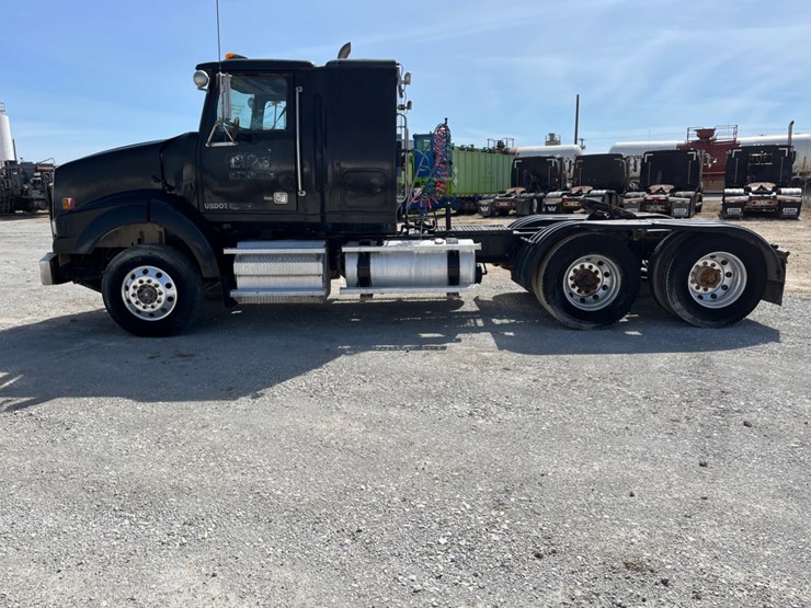 2011-western-star-4900sa-image-8