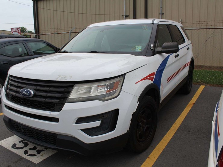 2016-ford-explorer-image-9