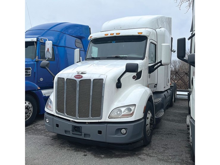 2016-peterbilt-579-image-1