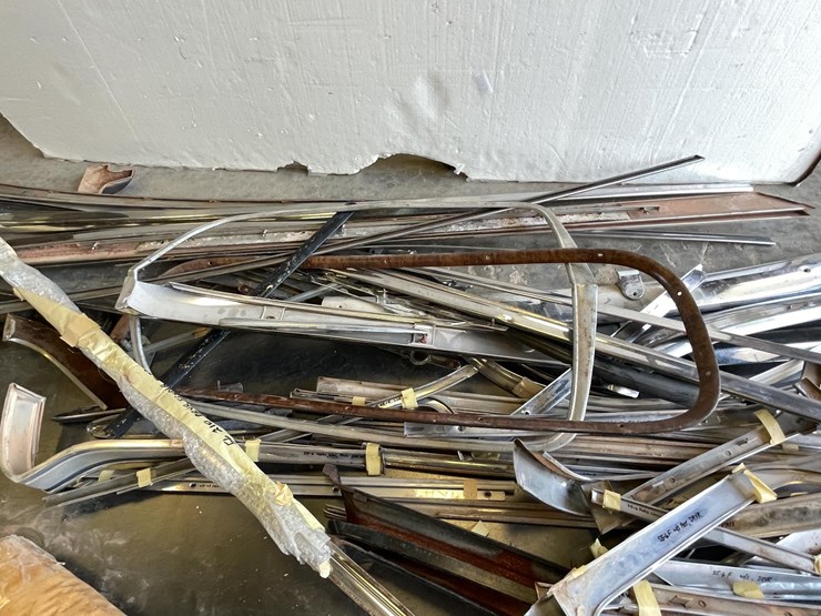 #5398-•-huge-lot-of-classic-car-chrome-trim-(las-cruces,-nm)-image-34