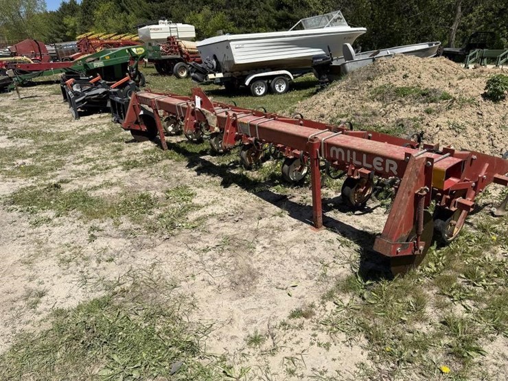 miller-6-row-cultivator-image-1