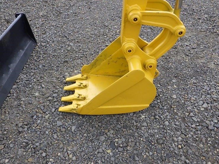 komatsu-pc28uu-image-21