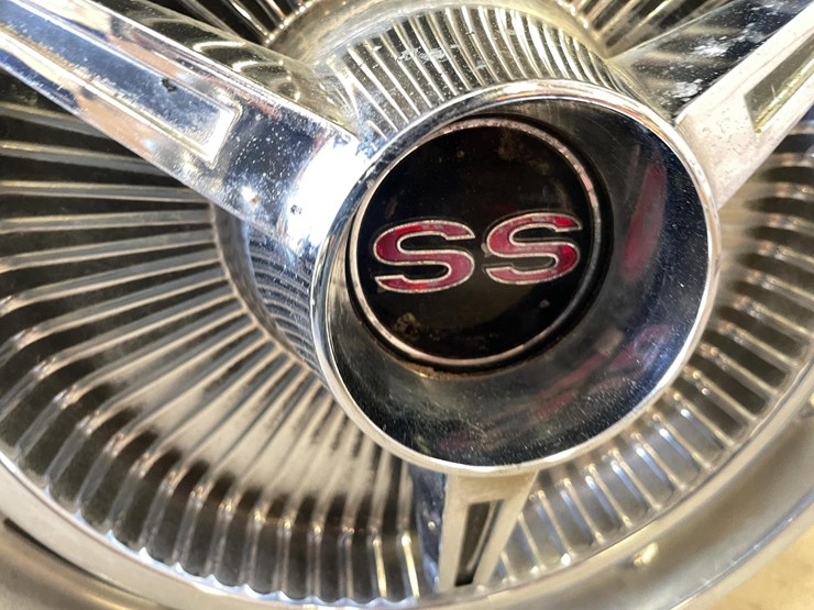 #5358-•-set-of-(4)-1963-impala-s/s-hubcaps-(las-cruces,-nm)-image-11