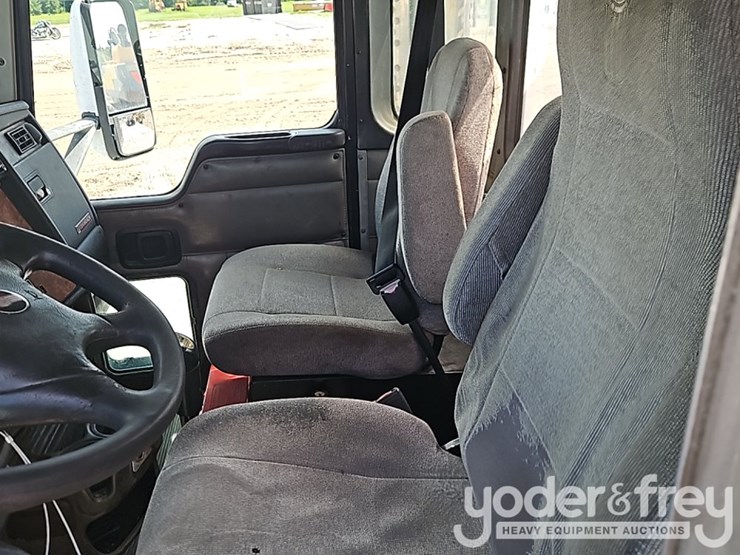 2005-kenworth-t800-image-28