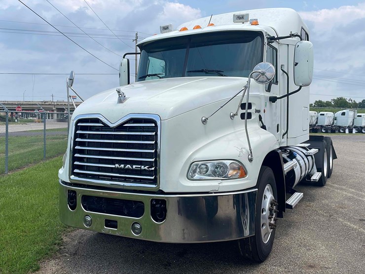 2014-mack-cxu613-image-1