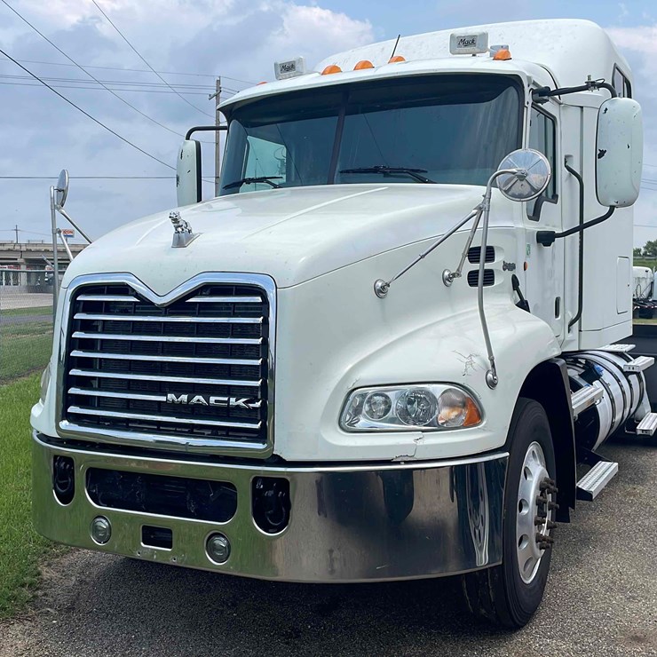2014 MACK CXU613