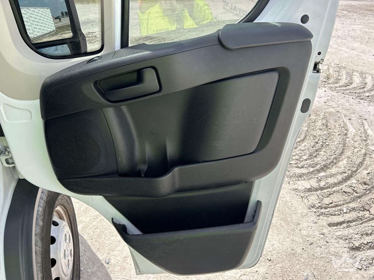 2017-ram-promaster-1500-image-29