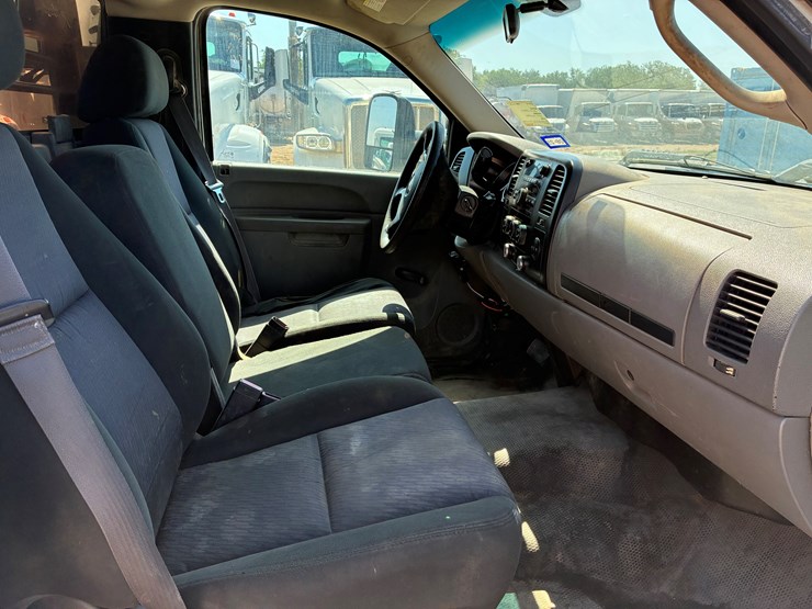 2013-chevrolet-silverado-3500-image-7