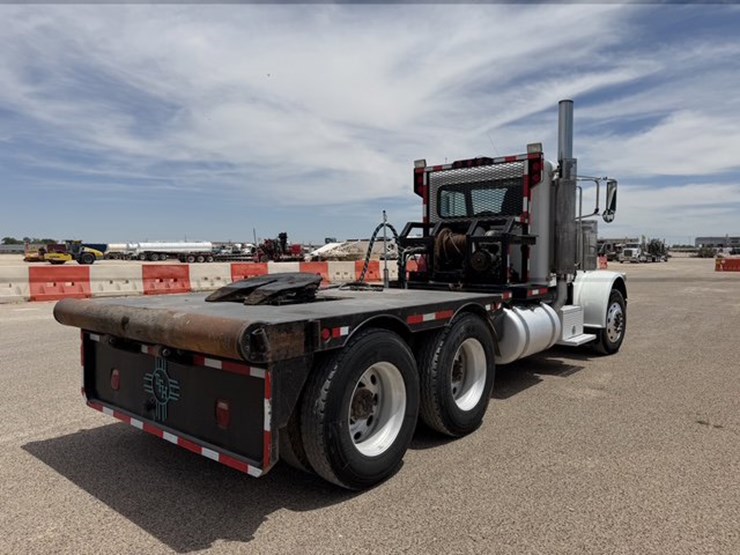 2009-peterbilt-388-image-5