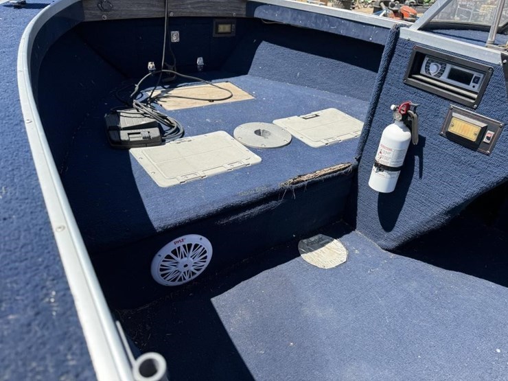 1990-sylvan-pro-fisherman-16'-boat-image-11