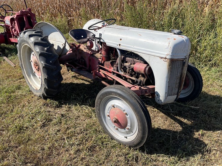 ford-tractor-image-1