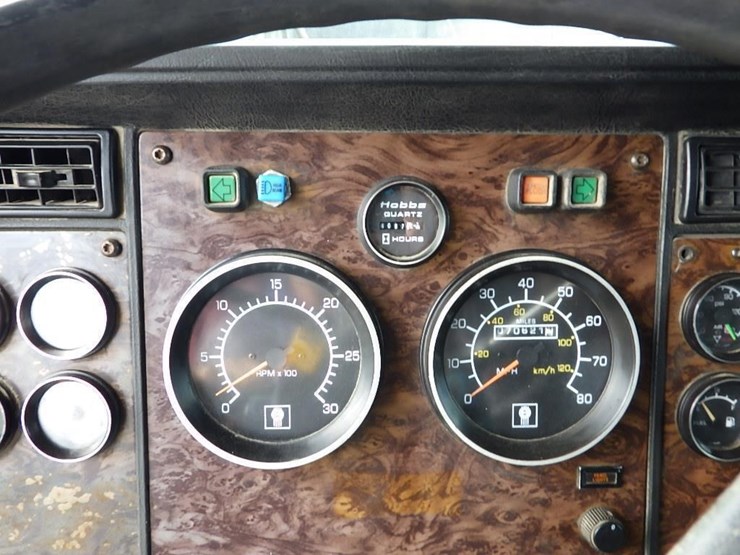 1996-kenworth-t800b-image-43