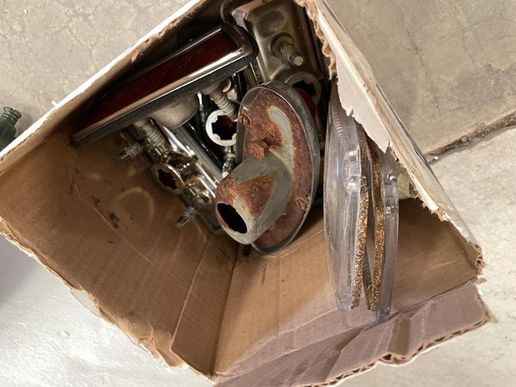 #5402-•-huge-lot-of-classic-car-parts-(las-cruces,-nm)-image-18