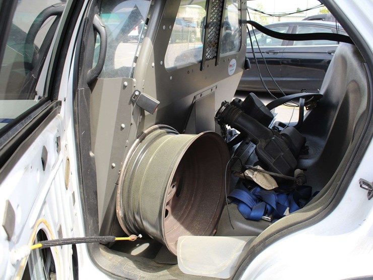 2016-ford-explorer-image-8
