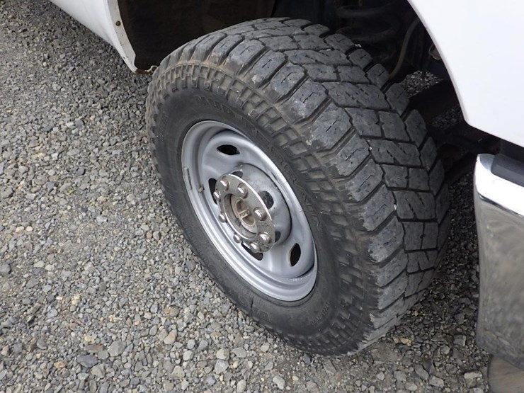2011-ford-f350-image-18