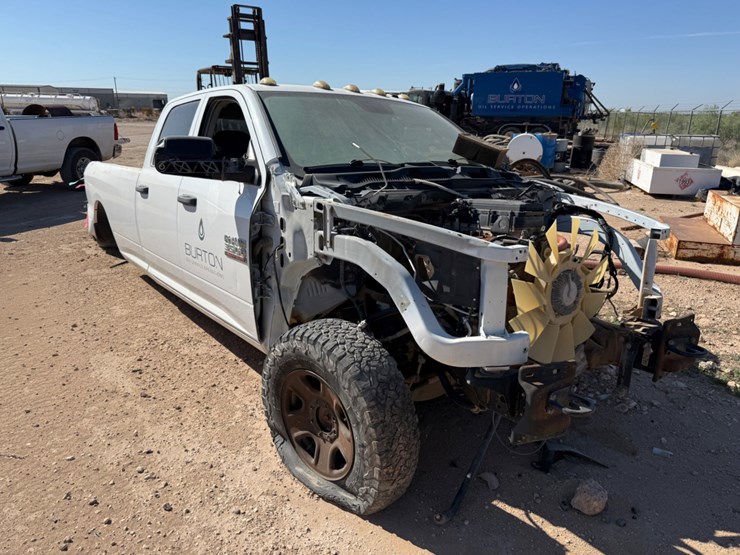 2014-dodge-3500-image-2