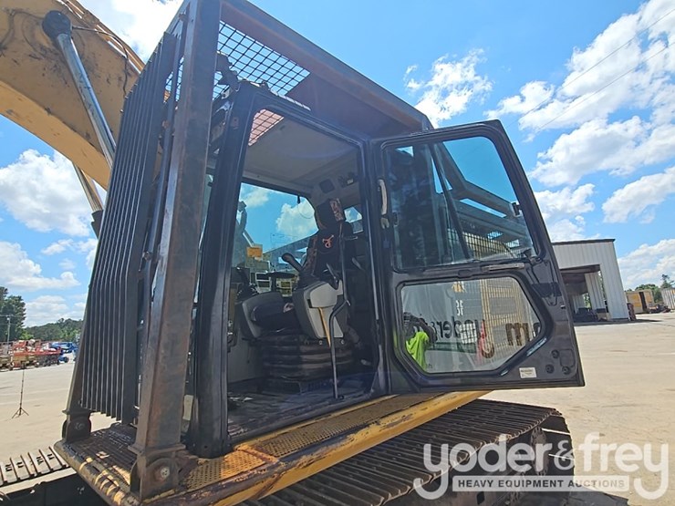 2016-caterpillar-323fl-image-30