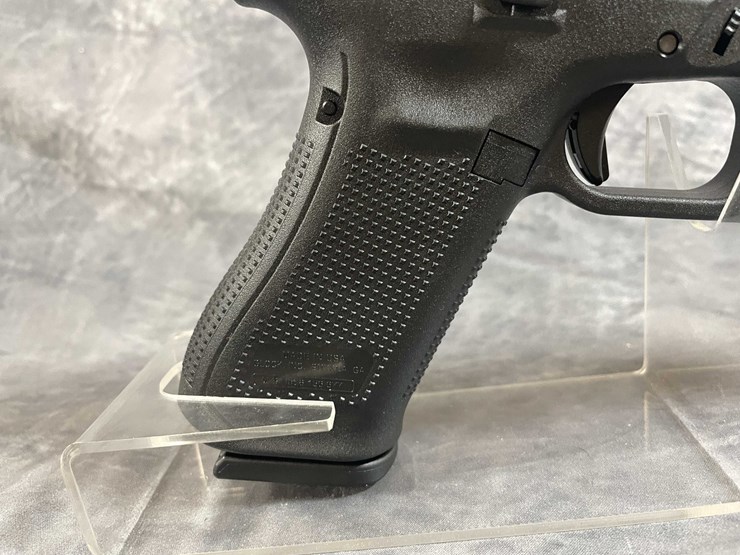 #10287-•-glock-17-gen-5-9mm-luger-pistol,-sn:-albx074-image-3