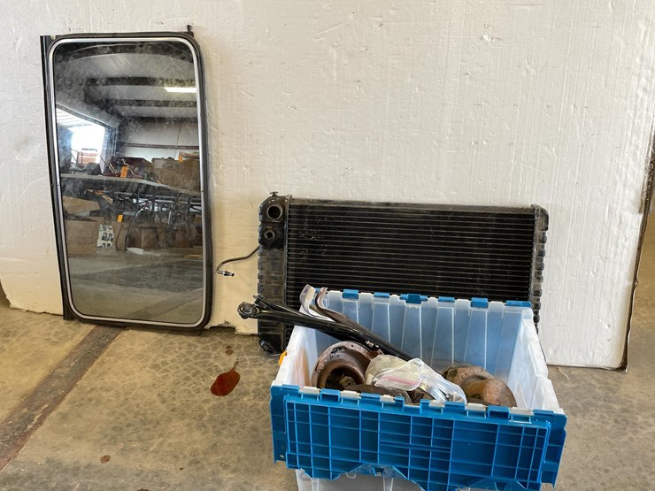 #5403-•-lot-of-classic-car-parts-(las-cruces,-nm)-image-30