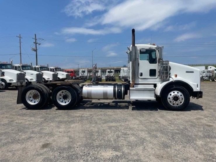 2019-kenworth-t800-image-4