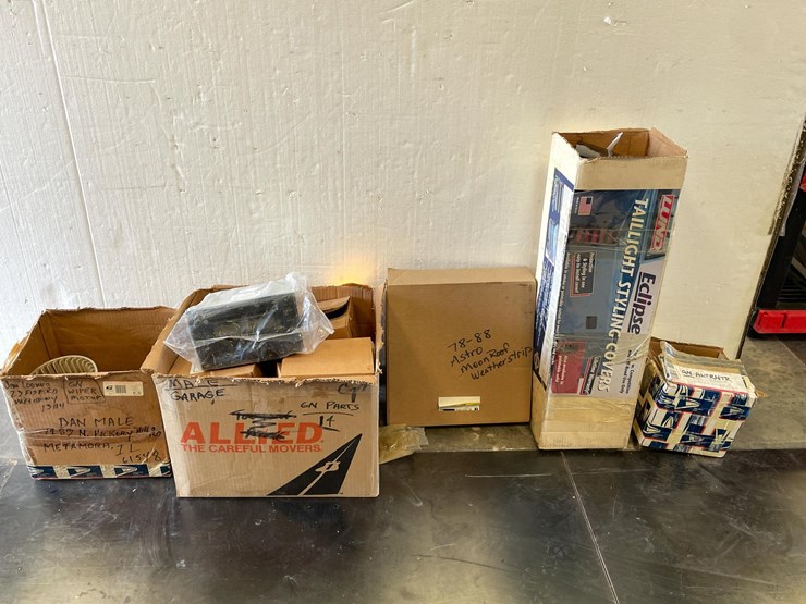 #5415-•-lot-of-newer-car-parts,-some-new-(las-cruces,-nm)-image-1