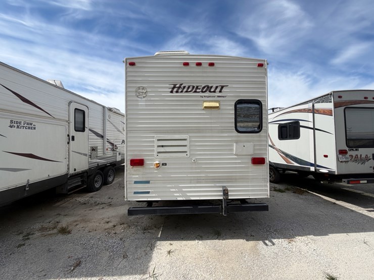 2012-hideout-bumper-pull-image-5