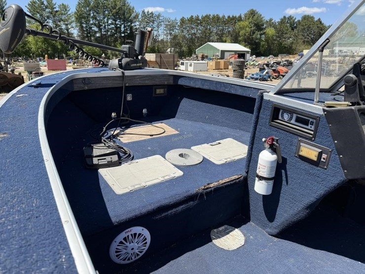 1990-sylvan-pro-fisherman-16'-boat-image-10