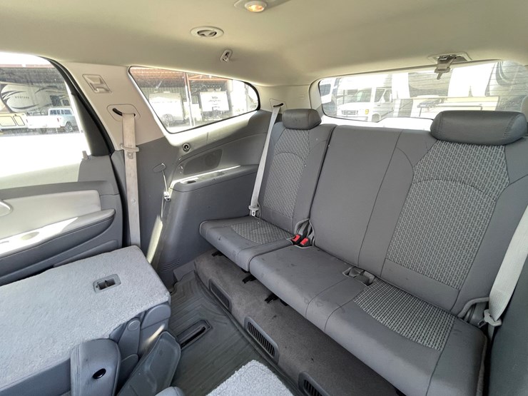 2011-chevrolet-traverse-image-108