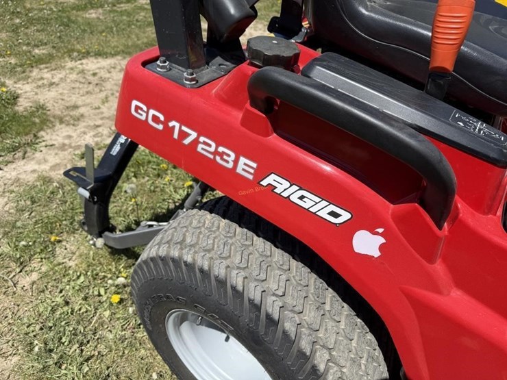 2019-massey-ferguson-gc1723e-image-6