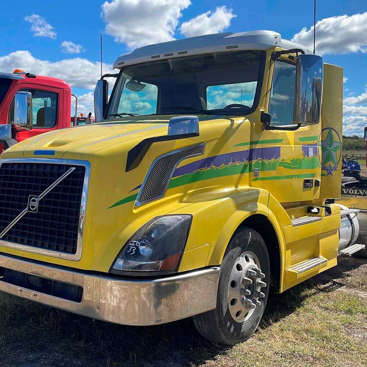 2016 VOLVO VN