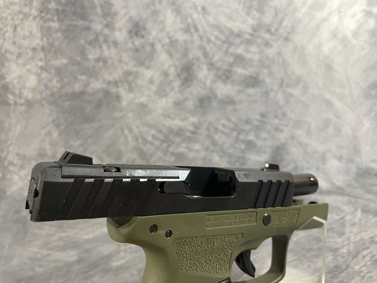 #10289-•-beretta-apx-a1-carry-9mm-luger-pistol,-sn:-axc181596-image-15