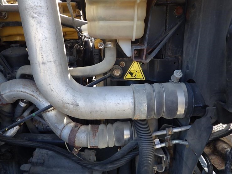 2014-caterpillar-ct660-image-29
