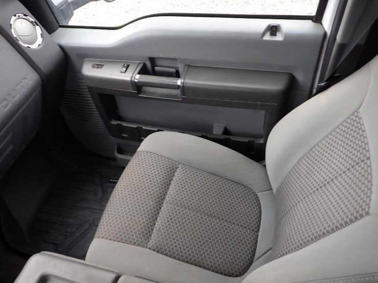 2011-ford-f550-image-43