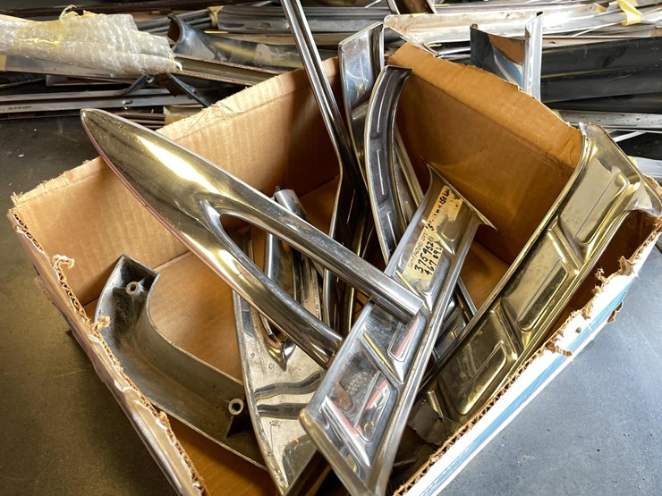#5398-•-huge-lot-of-classic-car-chrome-trim-(las-cruces,-nm)-image-21