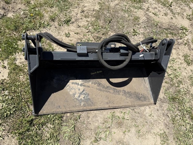 wolverine-mini-skidsteer-hydraulic-dump-bucket-image-2