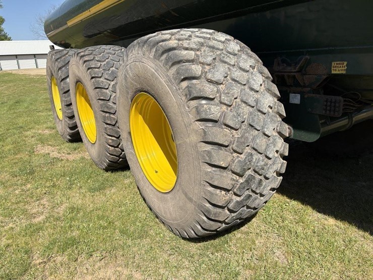 husky-8000-gallon-manure-tanker-image-5
