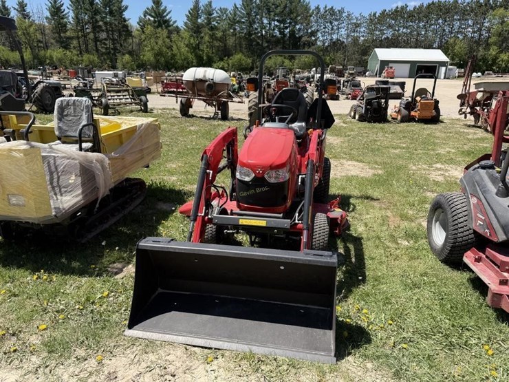 2019-massey-ferguson-gc1723e-image-2