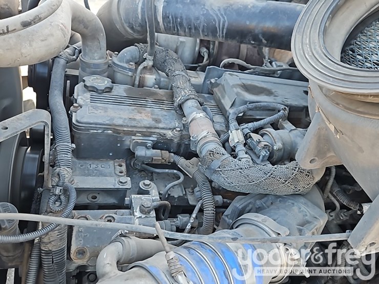 2015-peterbilt-348-image-22