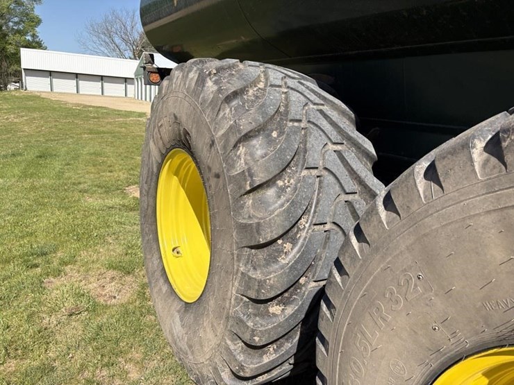 husky-8000-gallon-manure-tanker-image-8