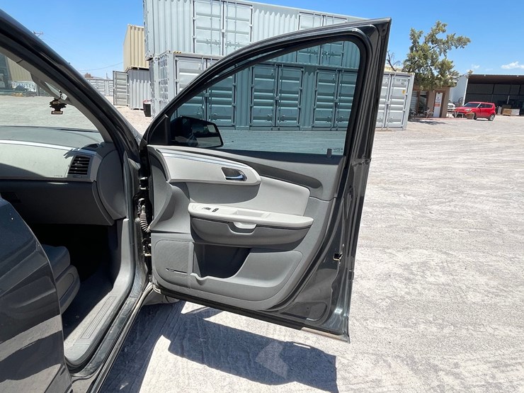 2011-chevrolet-traverse-image-36