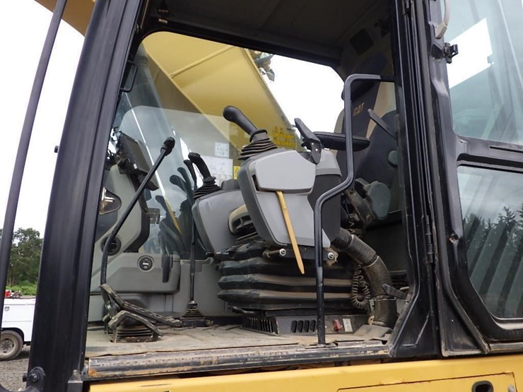 2019-caterpillar-335f-lcr-image-54