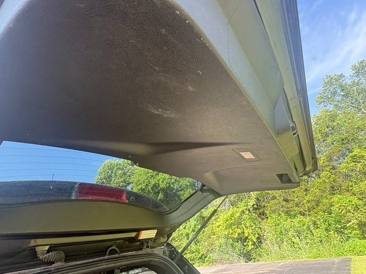 2016-ford-explorer-image-23
