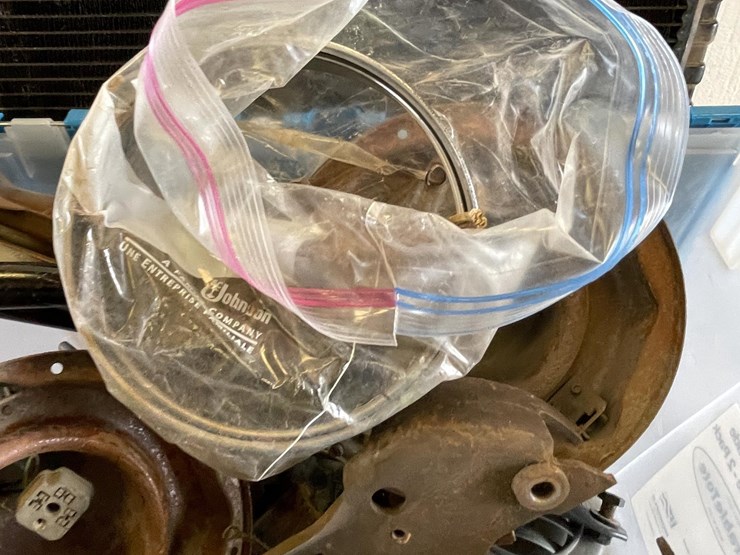 #5403-•-lot-of-classic-car-parts-(las-cruces,-nm)-image-18